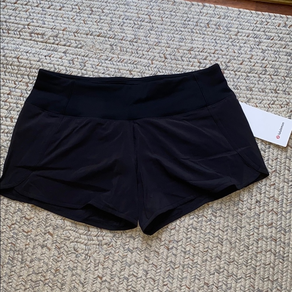 BRAND NEW speed up  luluemon shorts size 8✨